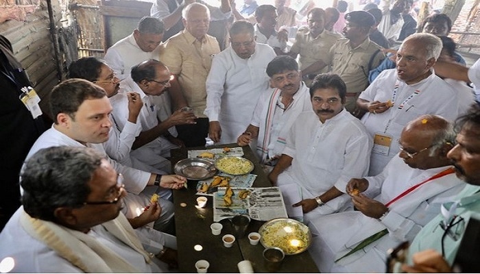 'పకోడా' తిని, టీ తాగిన రాహుల్.. బీజేపీకి కౌంటర్ 'పకోడా' తిని, టీ తాగిన రాహుల్.. బీజేపీకి కౌంటర్