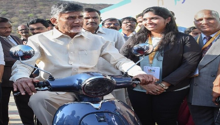 త్వరలో రాష్ట్రానికి ఎలక్ట్రికల్ వాహనాలు: సీఎం చంద్రబాబు త్వరలో రాష్ట్రానికి ఎలక్ట్రికల్ వాహనాలు: సీఎం చంద్రబాబు