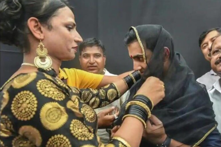 ట్రాన్స్జెండర్లకు మద్దతు ప్రకటించిన గౌతం గంభీర్.. దుపట్టా ధరించిన క్రికెటర్ ట్రాన్స్జెండర్లకు మద్దతు ప్రకటించిన గౌతం గంభీర్.. దుపట్టా ధరించిన క్రికెటర్