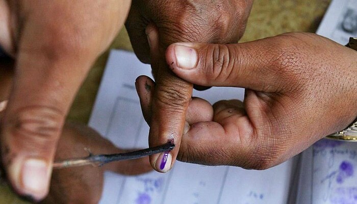 తెలంగాణ పంచాయతీ ఎన్నికలు 2019: ఓటేసిన తర్వాత ఇక మిడిల్ ఫింగర్ చూపించాల్సిందేనా !! తెలంగాణ పంచాయతీ ఎన్నికలు 2019: ఓటేసిన తర్వాత ఇక మిడిల్ ఫింగర్ చూపించాల్సిందేనా !!