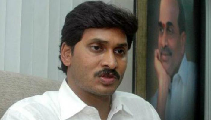 కేసీఆర్తో జగన్ దోస్తీ రాజకీయంగా సరైన నిర్ణయమేనా ? కేసీఆర్తో జగన్ దోస్తీ రాజకీయంగా సరైన నిర్ణయమేనా ?