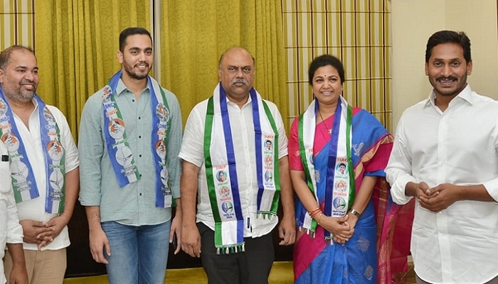 వైఎస్సార్సీపీలోకి క్యూ కట్టిన ఇతర పార్టీల నేతలు వైఎస్సార్సీపీలోకి క్యూ కట్టిన ఇతర పార్టీల నేతలు