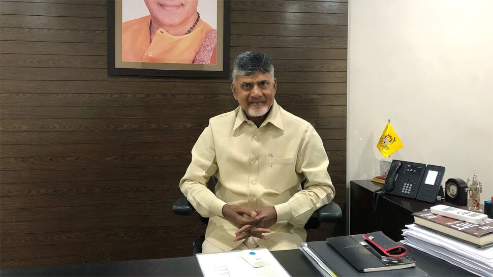 సోనియా గాంధీ, రాహుల్ గాంధీలతో చంద్రబాబు నాయుడు భేటీ సోనియా గాంధీ, రాహుల్ గాంధీలతో చంద్రబాబు నాయుడు భేటీ