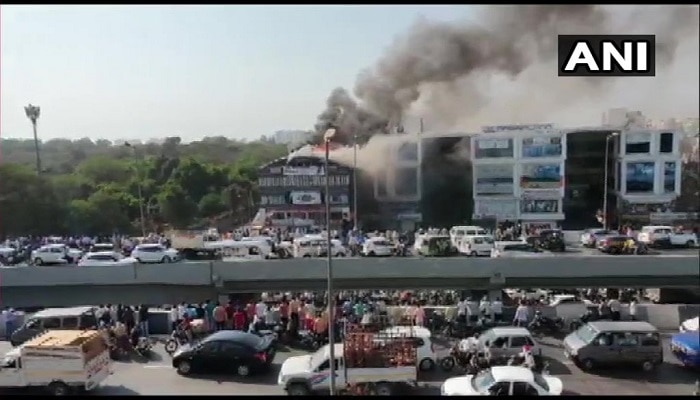 Surat fire accident | భారీ అగ్ని ప్రమాదంలో 15 మంది మృతి.. 4వ అంతస్తు ...