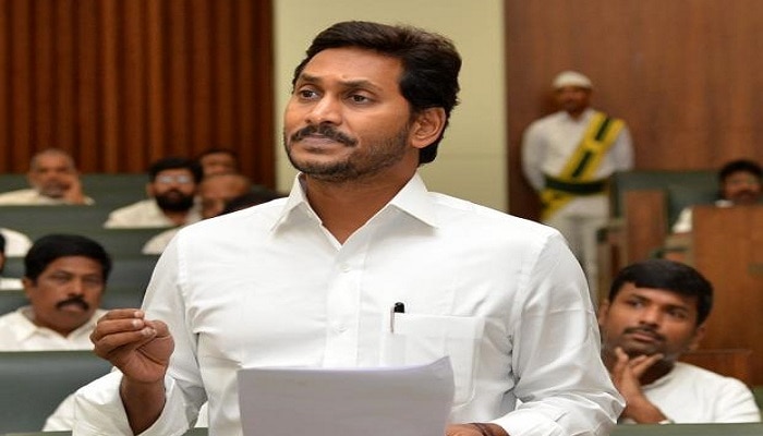 హోదా కోసం ఆ పని చేశారా అంటూ...సభలో చంద్రబాబును నిలదీసిన జగన్ హోదా కోసం ఆ పని చేశారా అంటూ...సభలో చంద్రబాబును నిలదీసిన జగన్