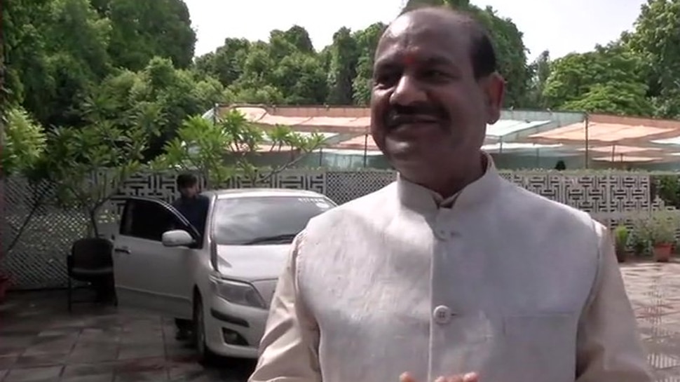 లోక్ సభ స్పీకర్గా ఏకగ్రీవంగా ఎన్నికైన ఓం బిర్లా లోక్ సభ స్పీకర్గా ఏకగ్రీవంగా ఎన్నికైన ఓం బిర్లా