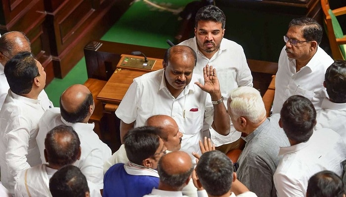 కర్ణాటక రాజకీయాల్లో కొత్త ట్విస్ట్... అస్వస్థతతో ఆస్పత్రిపాలైన సీఎం కర్ణాటక రాజకీయాల్లో కొత్త ట్విస్ట్... అస్వస్థతతో ఆస్పత్రిపాలైన సీఎం