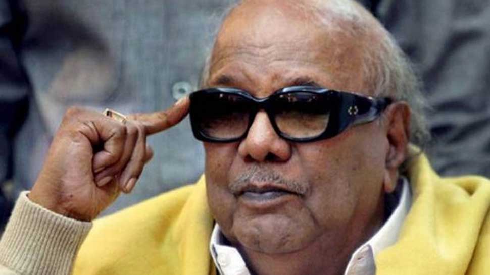 ఇదేం విచిత్రం... ఓటర్ల జాబితాలో దివంగత నేత కరుణానిధి పేరు ! ఇదేం విచిత్రం... ఓటర్ల జాబితాలో దివంగత నేత కరుణానిధి పేరు !