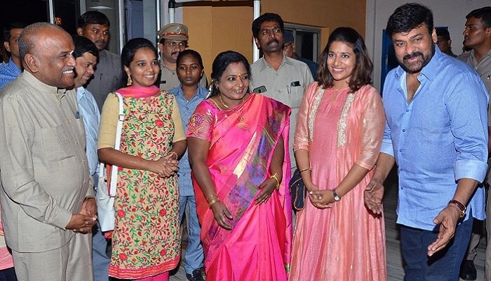'సైరా' చూసిన తెలంగాణ గవర్నర్ తమిళిసై సౌందరరాజన్ ఏమన్నారంటే..? 'సైరా' చూసిన తెలంగాణ గవర్నర్ తమిళిసై సౌందరరాజన్ ఏమన్నారంటే..?