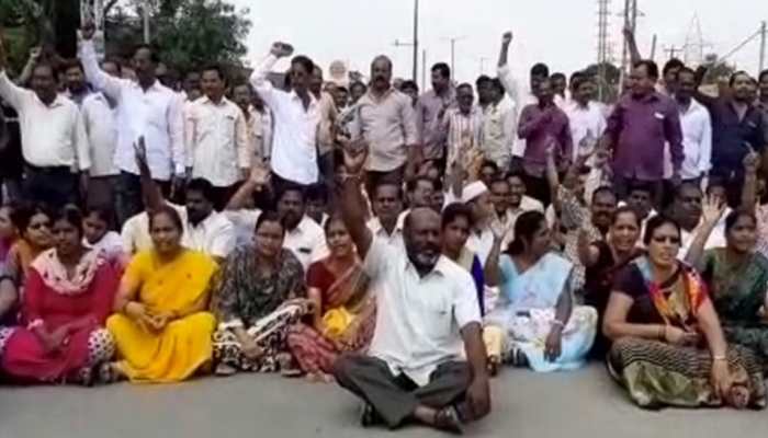 తెలంగాణ సీఎస్, ఆర్టీసీ ఎండీకి ఢిల్లీ నుంచి నోటీసులు తెలంగాణ సీఎస్, ఆర్టీసీ ఎండీకి ఢిల్లీ నుంచి నోటీసులు