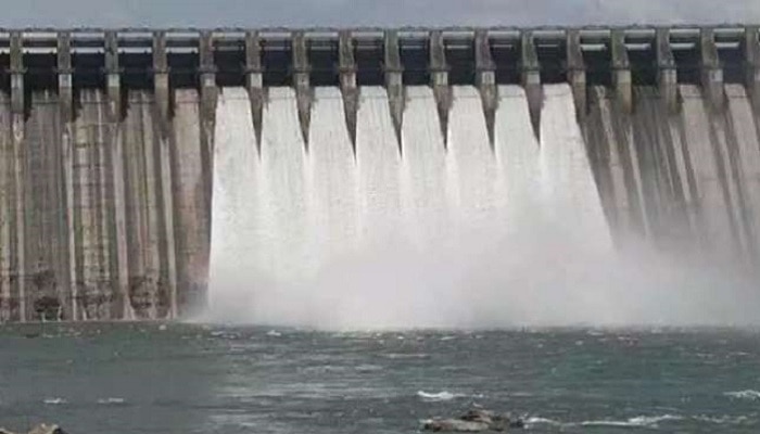 నిండు కుండలా మారిన శ్రీరాం సాగర్.. 8 గేట్లు ఎత్తివేత నిండు కుండలా మారిన శ్రీరాం సాగర్.. 8 గేట్లు ఎత్తివేత