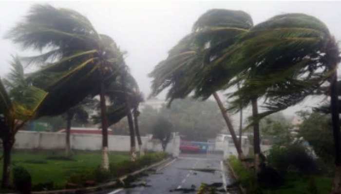 బుల్బుల్ తుఫాను ప్రభావం: తెలుగు రాష్ట్రాల్లోనూ వర్షాలు బుల్బుల్ తుఫాను ప్రభావం: తెలుగు రాష్ట్రాల్లోనూ వర్షాలు