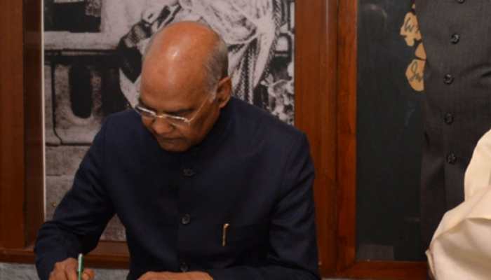 మహారాష్ట్రలో రాష్ట్రపతి పాలన.. రాష్ట్రపతికి గవర్నర్ సిఫారసు మహారాష్ట్రలో రాష్ట్రపతి పాలన.. రాష్ట్రపతికి గవర్నర్ సిఫారసు