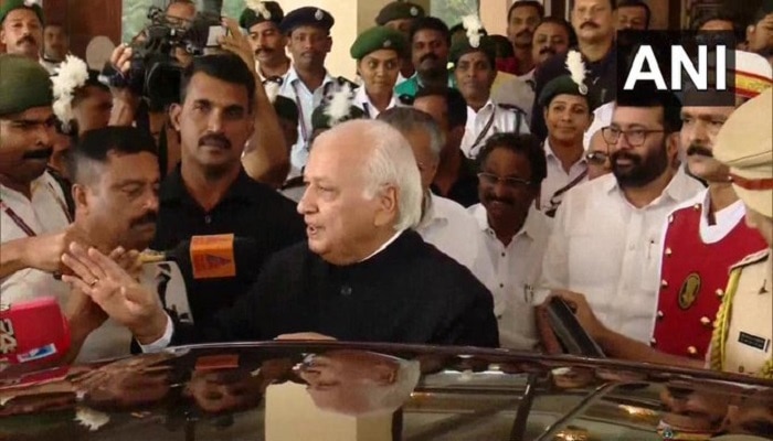 Kerala Governor reads Anit CAA Para as Cm wish : సీఎం సంతృప్తి కోసమే చదువుతున్నా... Kerala Governor reads Anit CAA Para as Cm wish : సీఎం సంతృప్తి కోసమే చదువుతున్నా...