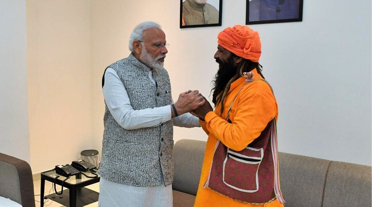 ప్రధాని మోదీని కలిసిన వారణాసి రిక్షా కార్మికుడు ప్రధాని మోదీని కలిసిన వారణాసి రిక్షా కార్మికుడు