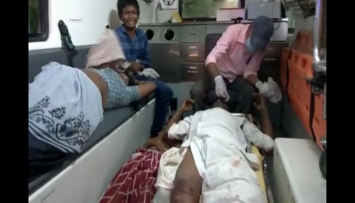 Telangana: ట్రాలీని ఢీకొట్టిన లారీ... Telangana: ట్రాలీని ఢీకొట్టిన లారీ...