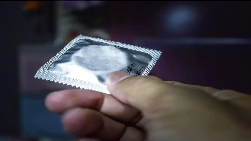 క్వారంటైన్ కేంద్రాల్లో 2 ప్యాకెట్ల Condoms పంపిణీ క్వారంటైన్ కేంద్రాల్లో 2 ప్యాకెట్ల Condoms పంపిణీ