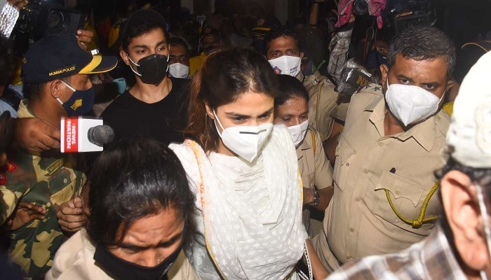 Rhea Chakraborty: సుశాంత్ గాళ్ఫ్రెండ్ కాల్ డేటాలో రానా, రకుల్, అమీర్ ఖాన్ పేర్లు Rhea Chakraborty: సుశాంత్ గాళ్ఫ్రెండ్ కాల్ డేటాలో రానా, రకుల్, అమీర్ ఖాన్ పేర్లు