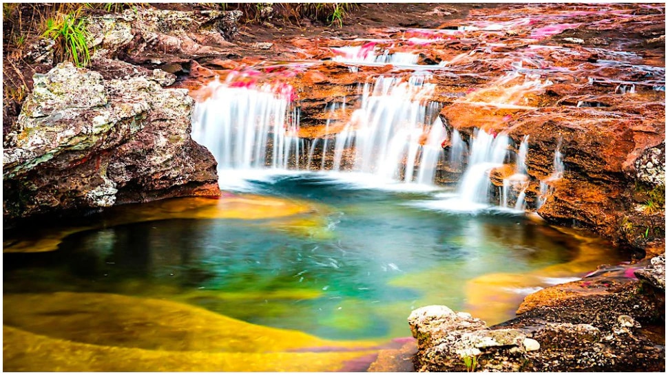 Nature Wonders: 5 Colors లో ప్రవాహించే నీటి ధార.. నేచురల్ వండర్