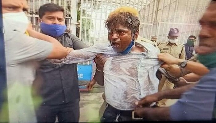 Pragathi Bhavan: ఆటో డ్రైవర్ ఆత్మహత్యాయత్నం.. అదుపులోకి తీసుకున్న పోలీసులు Pragathi Bhavan: ఆటో డ్రైవర్ ఆత్మహత్యాయత్నం.. అదుపులోకి తీసుకున్న పోలీసులు