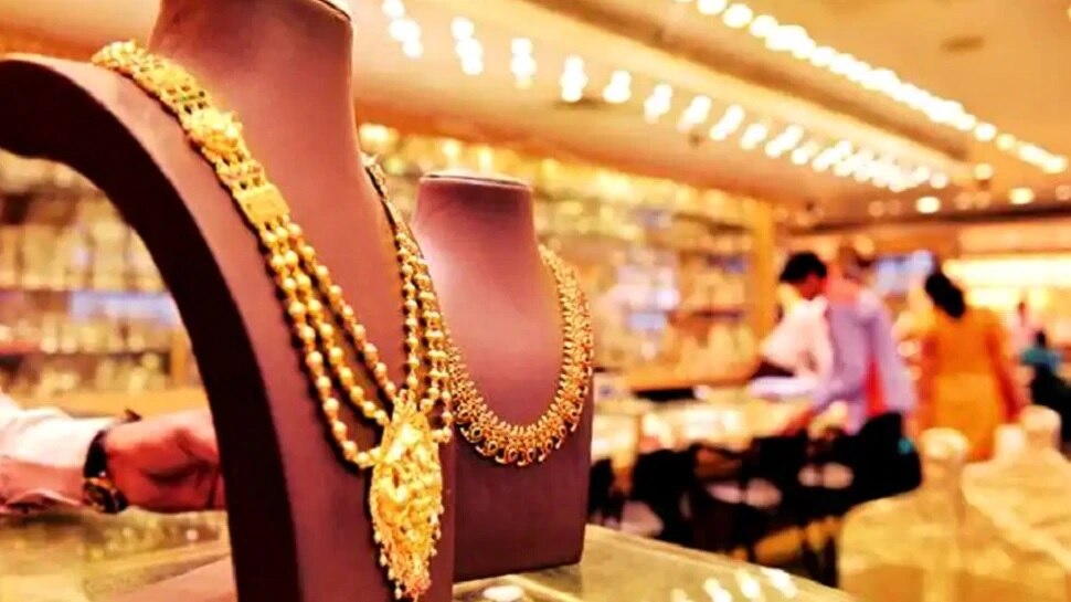 Gold Rate Today: భారీగా దిగొచ్చిన బంగారం, వెండి ధరలు Gold Rate Today: భారీగా దిగొచ్చిన బంగారం, వెండి ధరలు