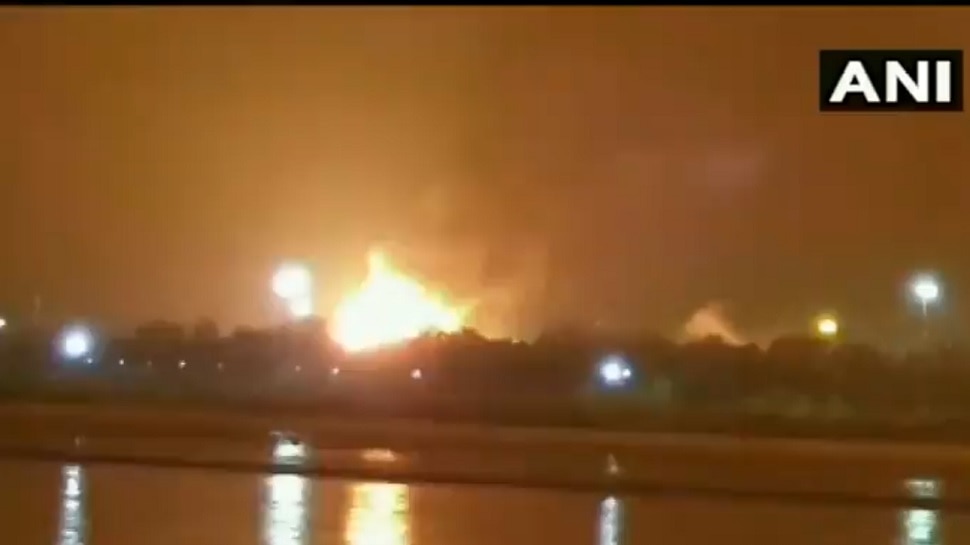 Surat Fire Accident: ఓఎన్జీసీలో భారీ అగ్ని ప్రమాదం.. ఎగసిపడుతున్న మంటలు Surat Fire Accident: ఓఎన్జీసీలో భారీ అగ్ని ప్రమాదం.. ఎగసిపడుతున్న మంటలు