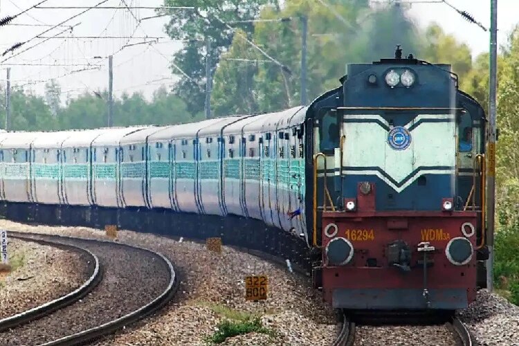 Special Trains: ప్రయాణికుల కోసం ఆరు ప్రత్యేక ట్రైన్లు 