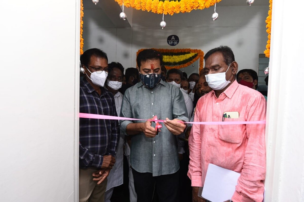 Double BedRoom Houses in Hyderabad: డబుల్ బెడ్ రూమ్ ఇళ్లను ప్రారంభించిన మంత్రి కేటీఆర్ Double BedRoom Houses in Hyderabad: డబుల్ బెడ్ రూమ్ ఇళ్లను ప్రారంభించిన మంత్రి కేటీఆర్