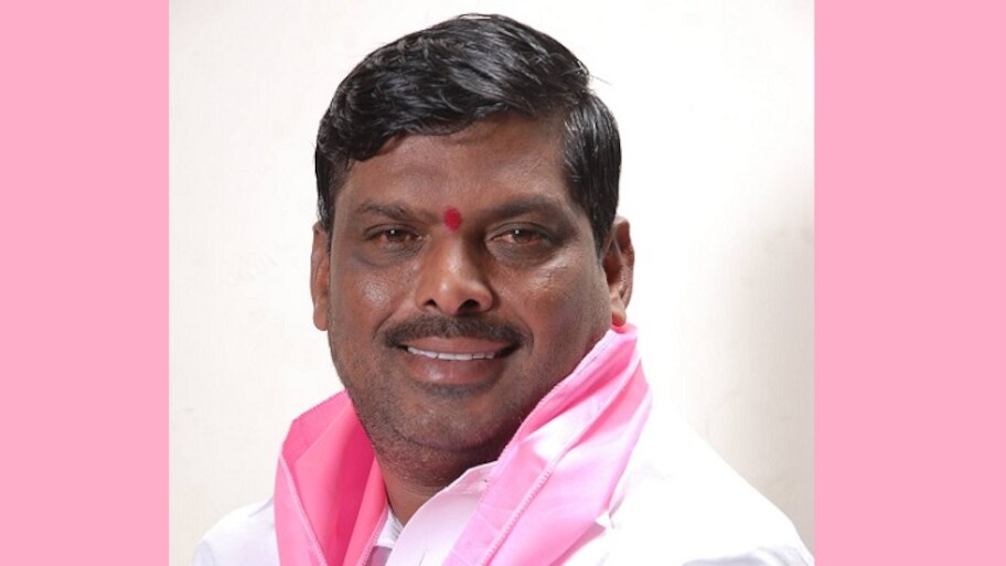 Telangana: టీఆర్ఎస్ ఎమ్మెల్యే మహిపాల్‌ రెడ్డిపై అట్రాసిటీ కేసు ...