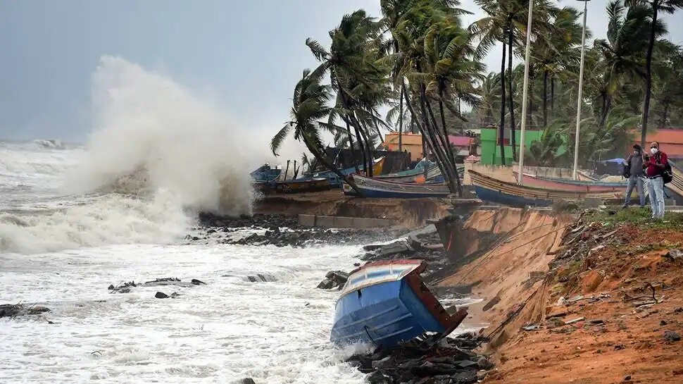 Tauktae Cyclone: తౌక్టే తుపాను ప్రభావం, పలు ప్రాంతాల్లో భారీ వర్షాలు