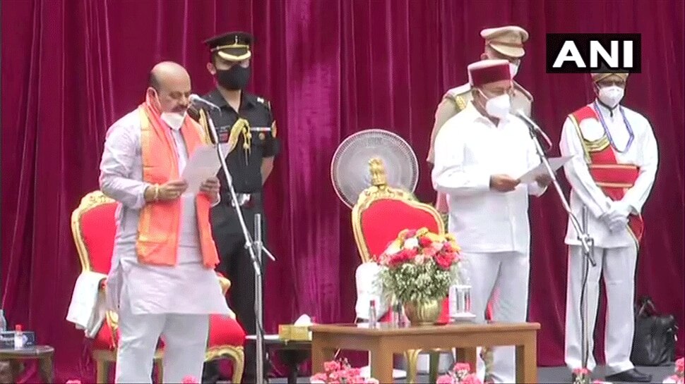 Basavaraj Bommai Takes Oath, Basavaraj Bommai's Oath Taking Ceremony ...