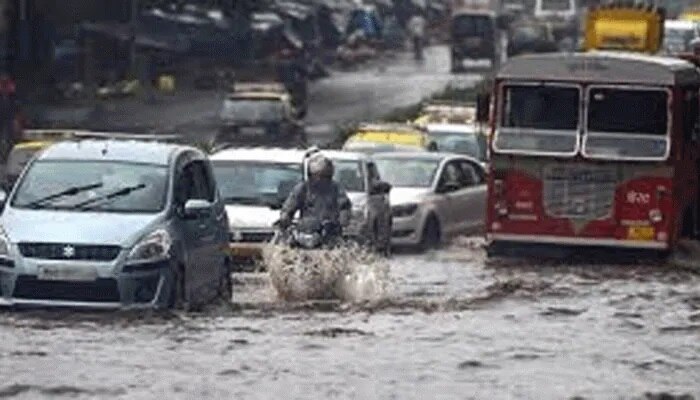 Mumbai Flash Floods: ముంబైలో మెరుపు వరదలు, భారీ వర్షాలతో జనజీవనం అతలాకుతలం