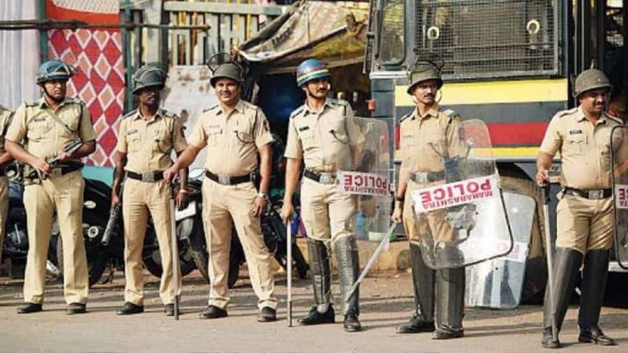 Amravati Violence: అమరావతిలో కర్ఫ్యూ.. పలు ప్రాంతాల్లో ఇంటర్నేట్ సేవలు బంద్