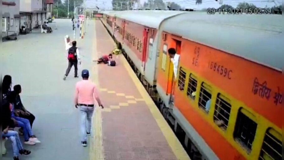 RPF Cop Saves Woman from Falling Under Train in Bengal | Viral Video ...