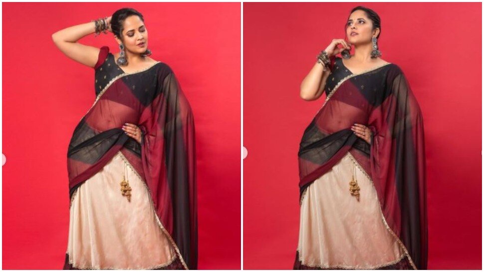 Anasuya Bharadwaj Latest Pics: లంగాఓణీలో అనసూయ అదుర్స్.. నాభి అందాలను చూపిస్తూ..!!