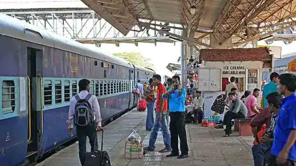 Indian Railways: ఒకటి, రెండు కాదు ఏకంగా పూర్తిగా రైలునే బుక్ చేసుకోవచ్చు.. అదెలాగంటారా.. ??