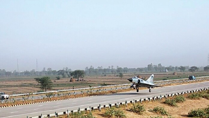 Road cum Runways: ఏపీలో హైవేపై రన్‌వేలు, విమానాల ల్యాండింగ్‌కు ఏర్పాట్లు