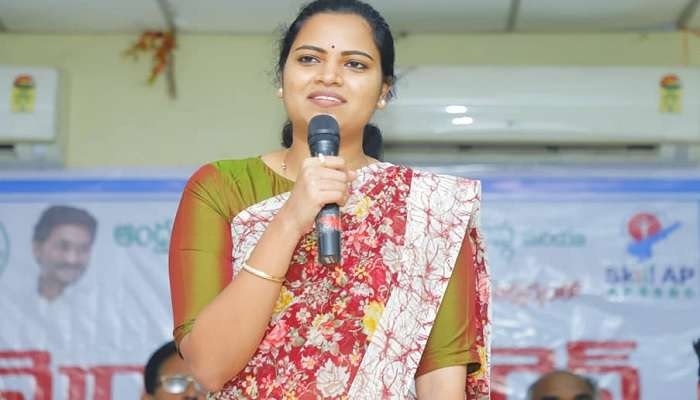 Vidala Rajini Andhra pradesh new health minister vidadala rajani belongs to telangana ...