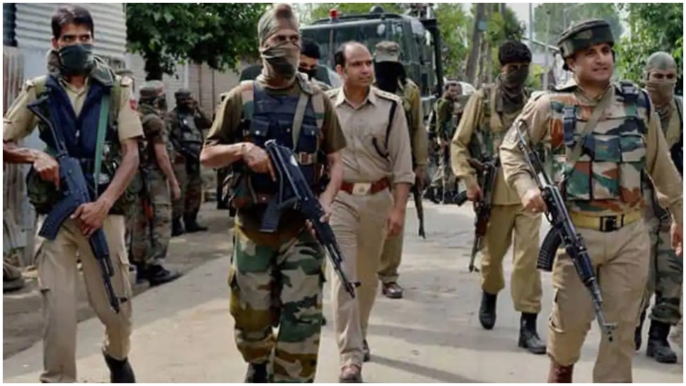  J&amp;K Terror Links: విధుల్లోంచి ముగ్గురు ప్రభుత్వ ఉద్యోగుల తొలగింపు, ఉగ్రవాదులతో సంబంధాలే కారణం