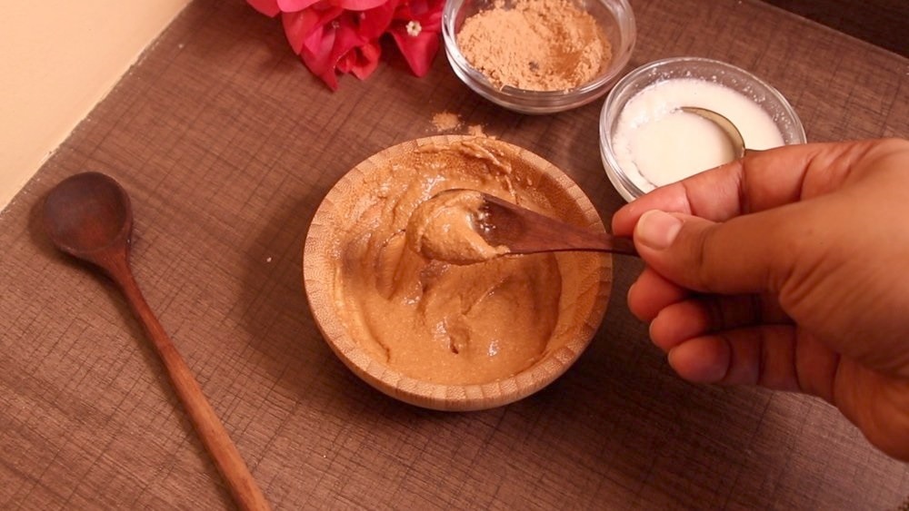 Benefits Of Applying SandalWood Paste On ForeHead And Know How It Works