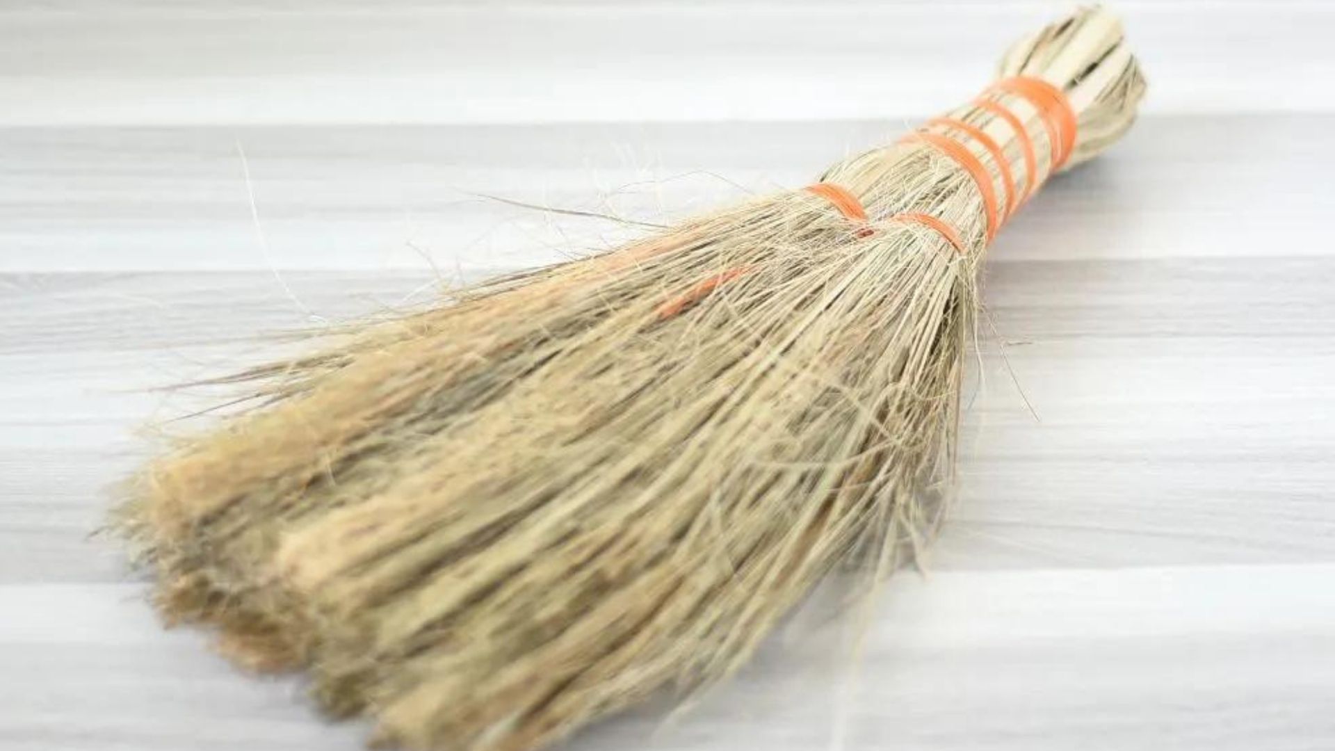 Vastu Tips For Broom At Night Time Dont Even Apply Broom In The Home