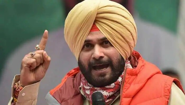 Navjot Singh Sidhu: నవజ్యోత్ సింగ్ సిద్ధూకి బిగ్ షాక్... ఏడాది జైలు శిక్ష విధించిన సుప్రీం కోర్టు... 