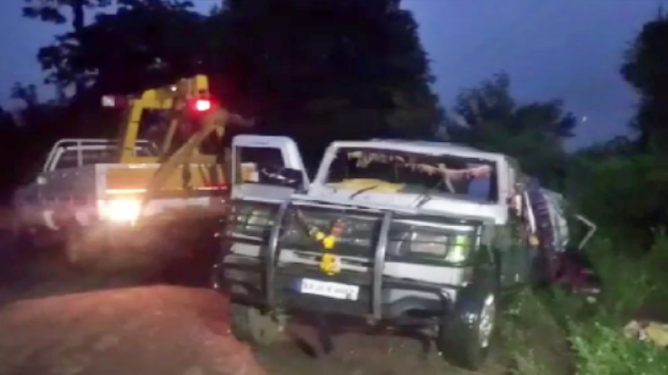 Dharwad Accident: ధార్వాడ్ లో ఘోర ప్రమాదం...చెట్టును ఢీకొన్న క్రూజర్.. ఏడుగురు దుర్మరణం!