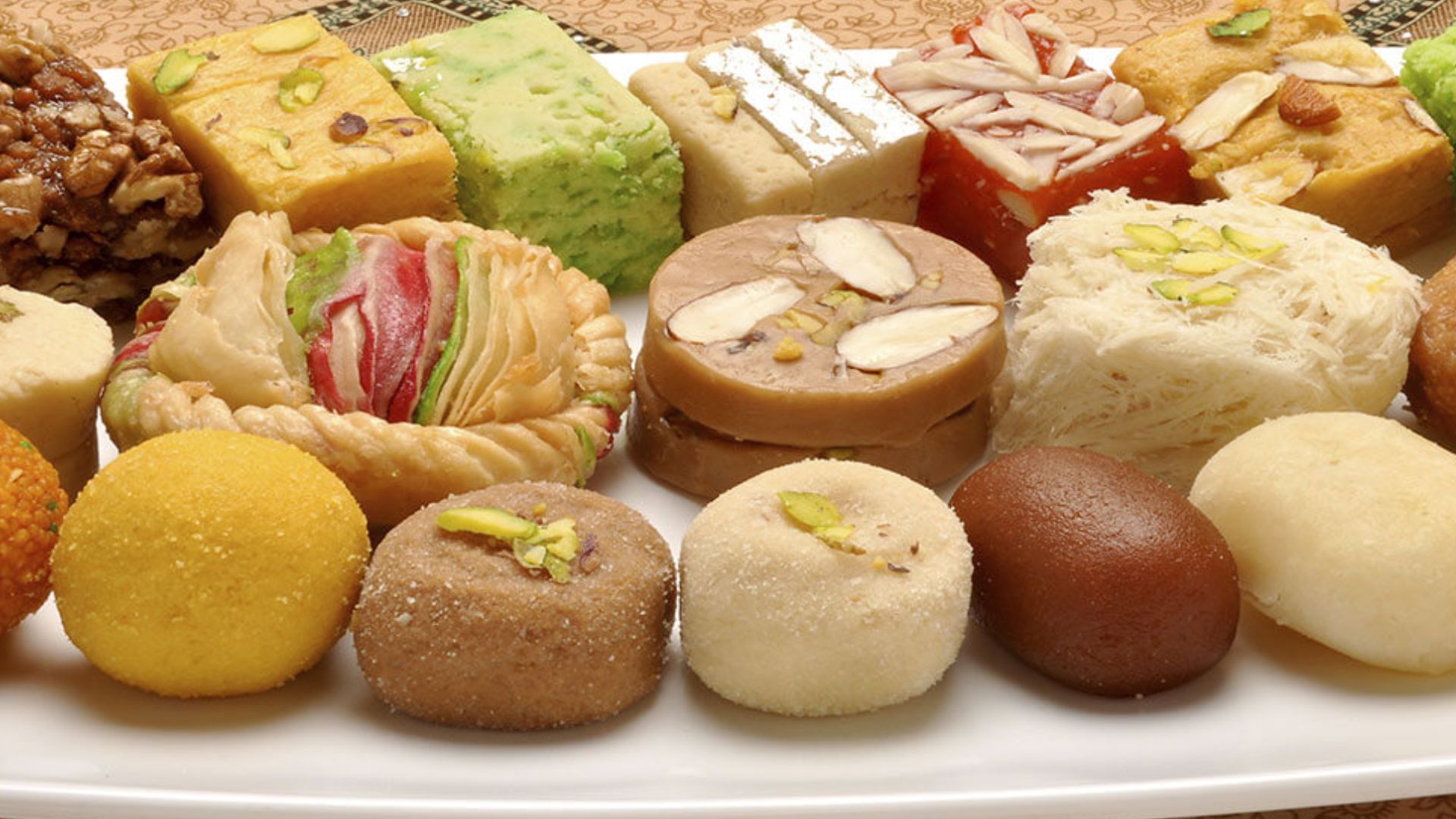 High Protein Sweets Do You Know How Many Benefits Besan ke Laddu Milk