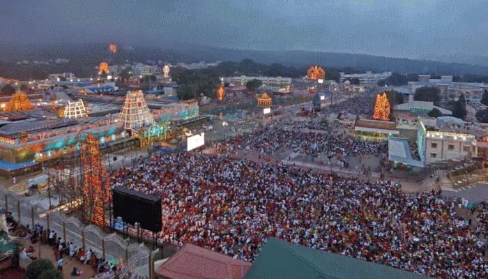 Tirumala Rush: తిరుమలకు పోటెత్తిన భక్తులు.. భారీ రద్దీ.. శ్రీవారి దర్శనానికి 30గం. సమయం... 