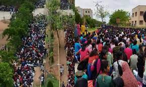 BASARA IIIT PROTEST:యుద్ధభూమిగా మారిన సరస్వతి నిలయం.. సమస్యలు పరిష్కరిస్తామని విద్యార్థులకు కేటీఆర్ అభయం 