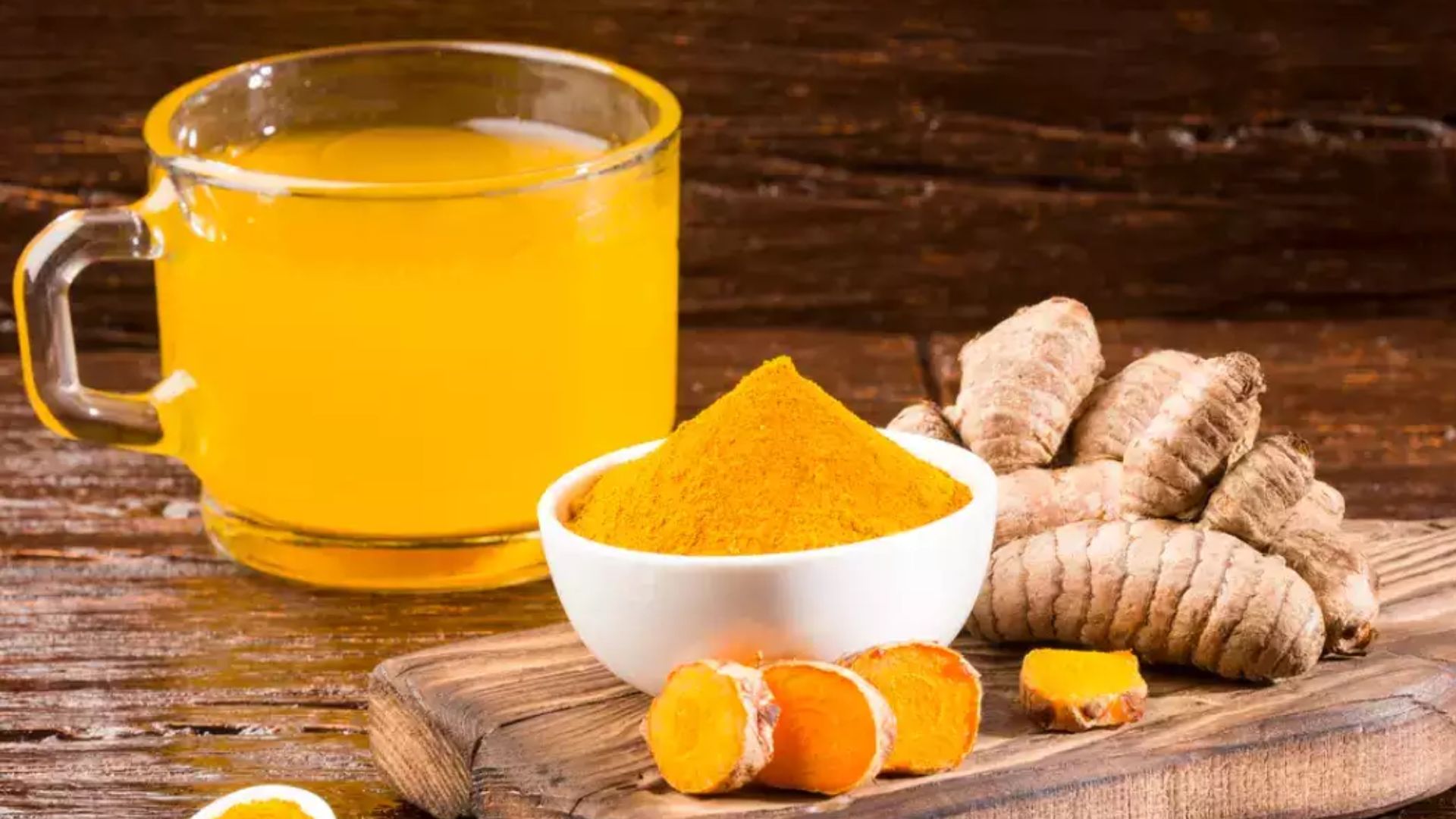 Turmeric Water Benefits: పసుపును ఇలా కలుపుకుని తాగితే.. ఈ సమస్యలు దూరమవుతాయి..!