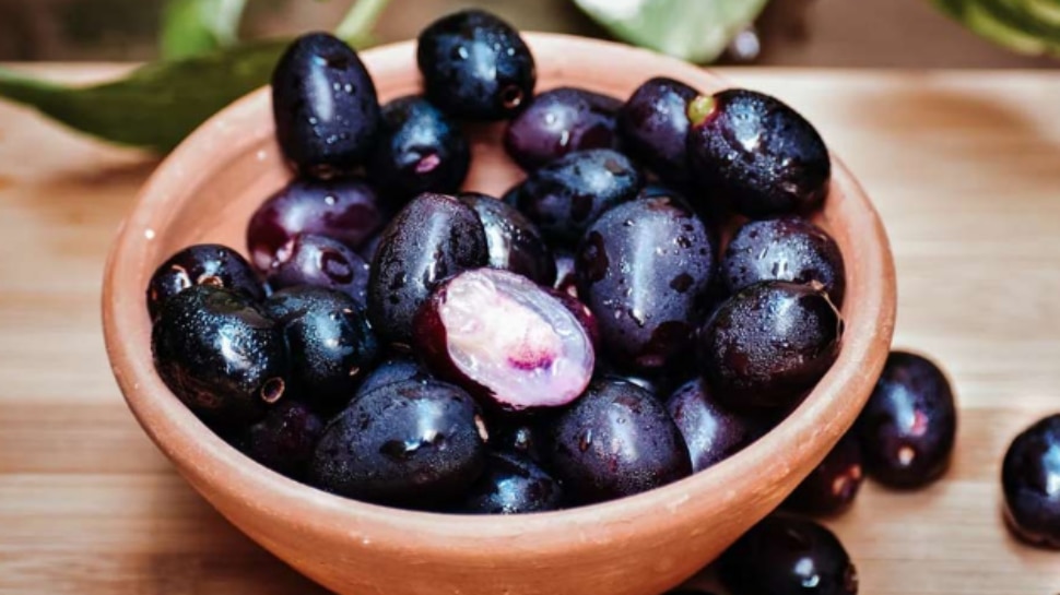 Jamun Side Effects: నేరేడు పళ్లు తినేటప్పుడు ఈ తప్పులు చేయకండి, లేకపోతే మీకే నష్టం!