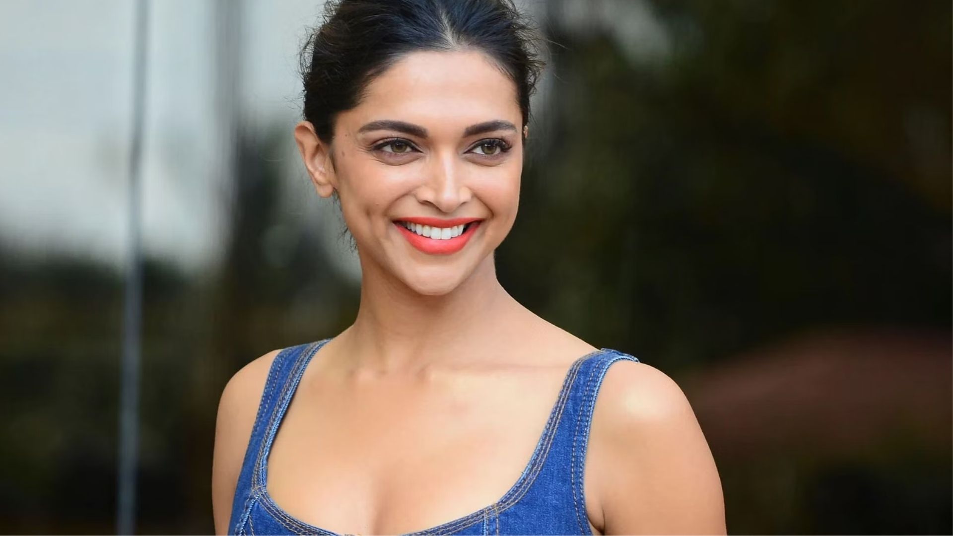 Deepika Padukone Fan: &#039;ఐ లవ్ యూ&#039; చెప్పిన ఫ్యాన్.. దీపికా పడుకోణె షాకింగ్ రిప్లై!