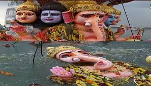 Ganesh Immersion:హుస్సేన్ సాగర్ లోనే వినాయక విగ్రహాల నిమజ్జనం.. పోలీసులకు ఉత్సవ సమితి వార్నింగ్